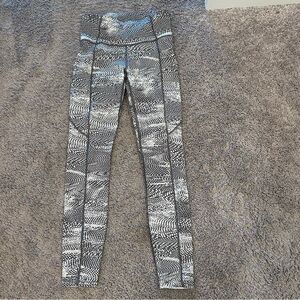 Lululemon Size 4 Leggings. Excellent Condition!